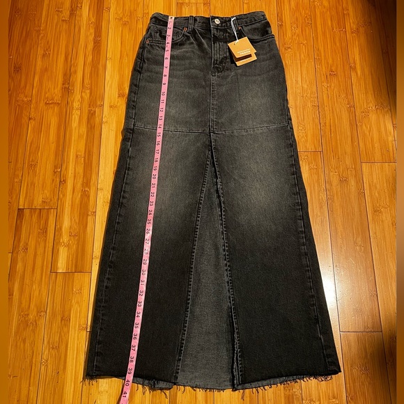 HP 🎉 NWT Reformation Tazz Maxi Denim Skirt Size S / 24 - Picture 13 of 16